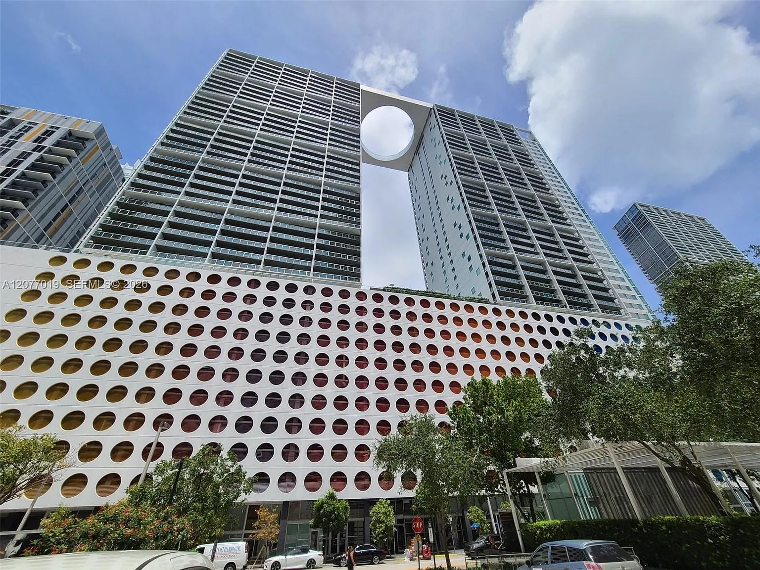 500 Brickell West Condo — Photo 1