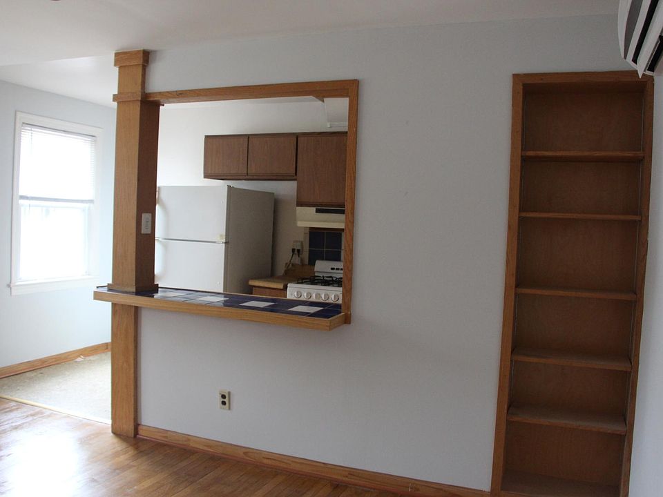 1st image of 632 N Monroe St APT 3