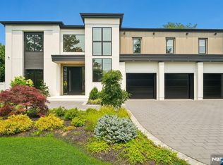 24 Carol Dr, Englewood Cliffs, NJ 07632