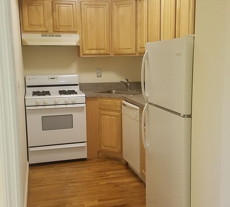 1st image of 2520 Crescent St APT 2B
