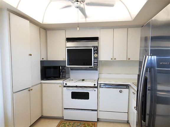 5th image of 2618 Cove Cay Dr Unit 503