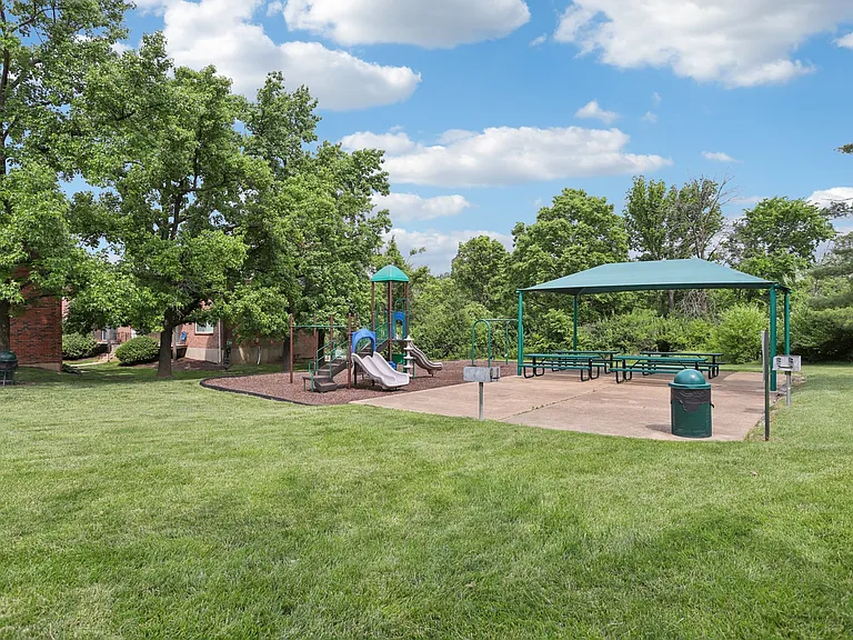 Marlborough Trails Apartments — Photo 20