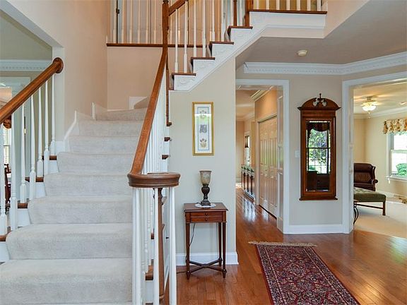 2nd image of 505 Tara Ct