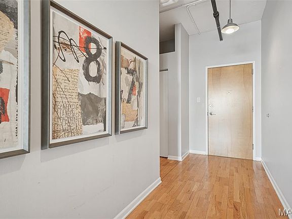 4th image of 1501 Locust St APT 1008