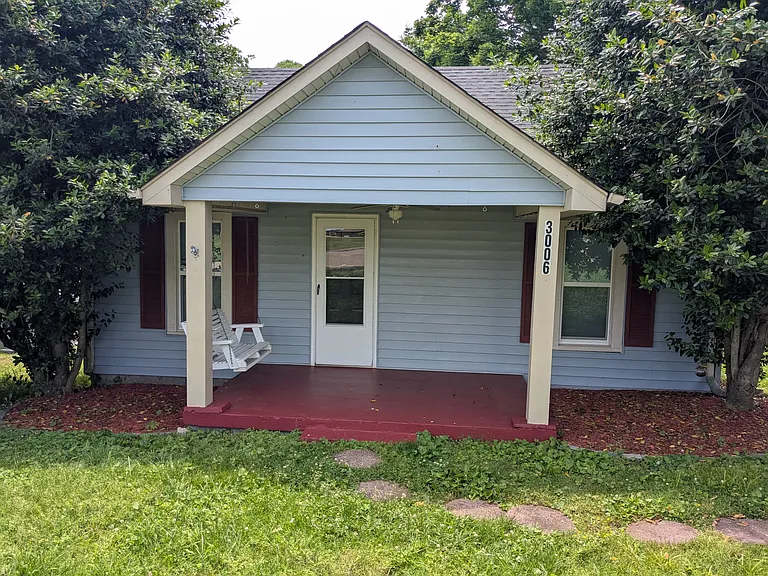 3006 Lakeshore Dr — Photo 2