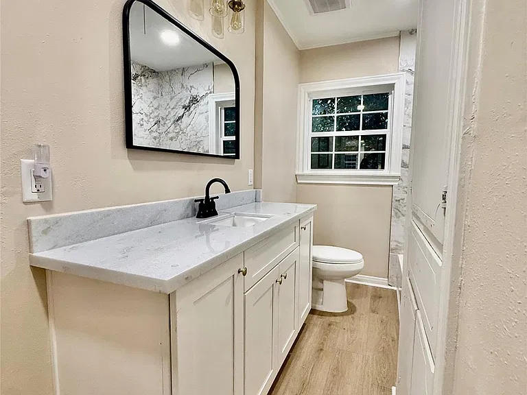 300 Dunnam Ave — Photo 22