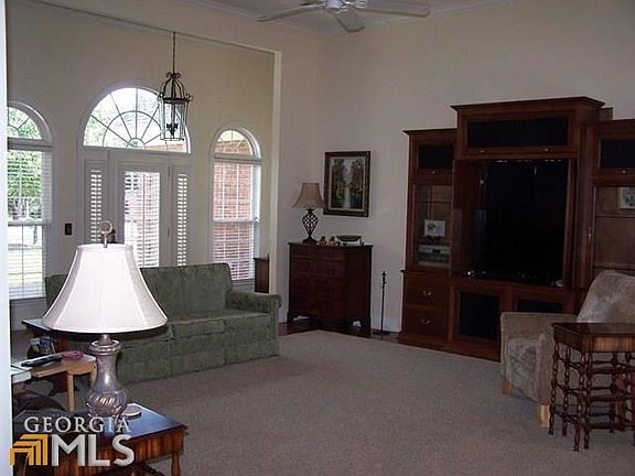 5th image of 2204 Treetop Cir