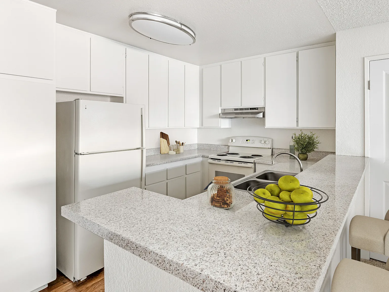 Woodbridge Apartments — Photo 4