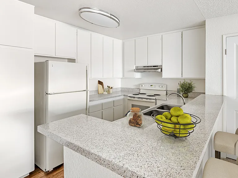 Woodbridge Apartments — Photo 4