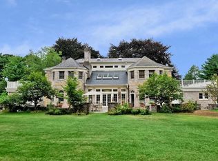 Grace Dr, Old Westbury, NY 11568