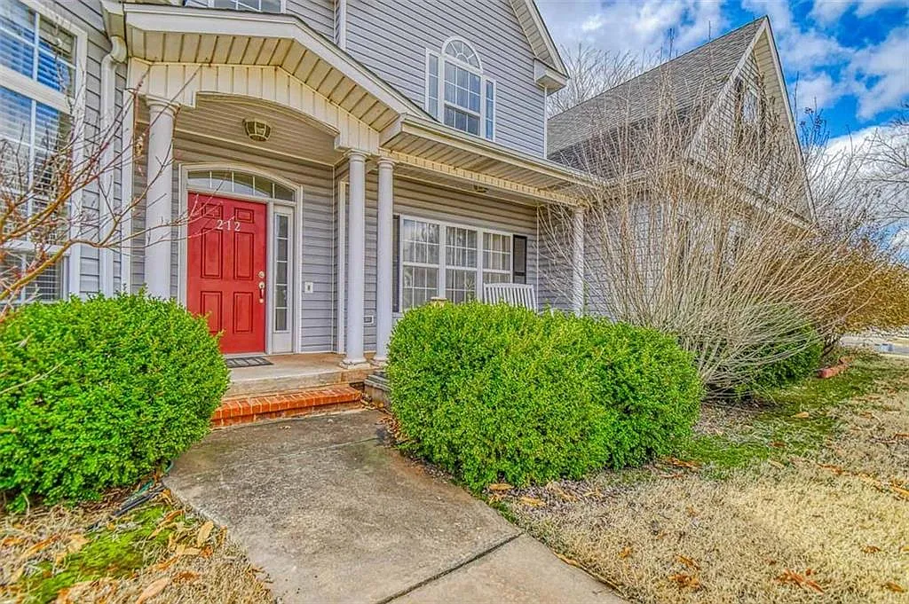 4 bed, 2.5 bath, 3054 sqft, $3,200 — Photo 3