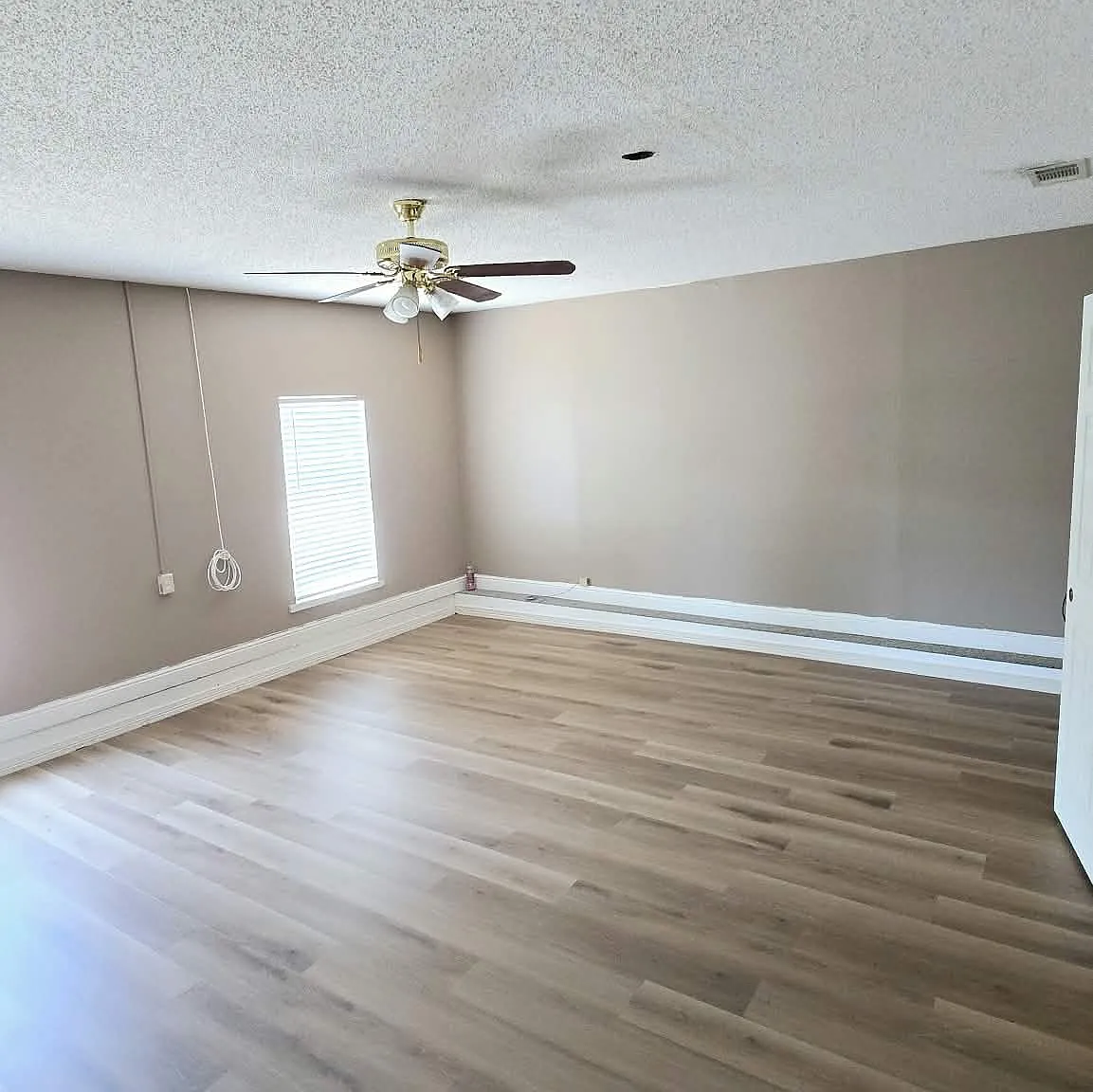 4 bed, 2100 sqft, $2,000 — Photo 4