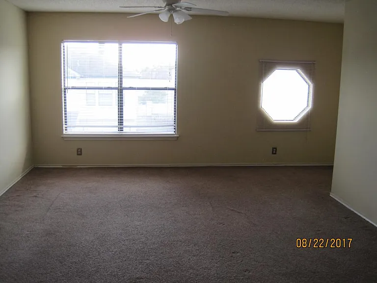 4911 Kenton Lake — Photo 5