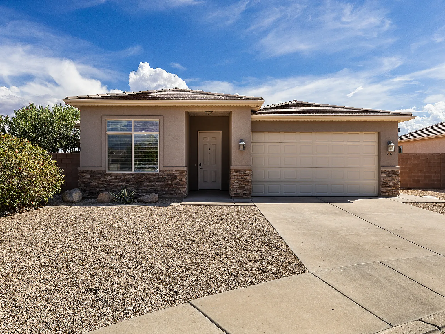 3 bed, 1396 sqft, $2,100 — Photo 1