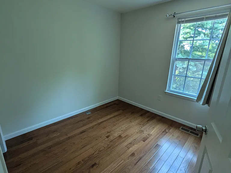 8121 Crabapple Ln — Photo 11