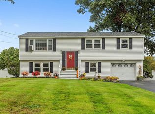 10 Crestwood Cir, Salem, NH 03079