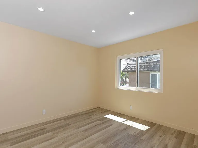 5453 Kester Ave — Photo 6