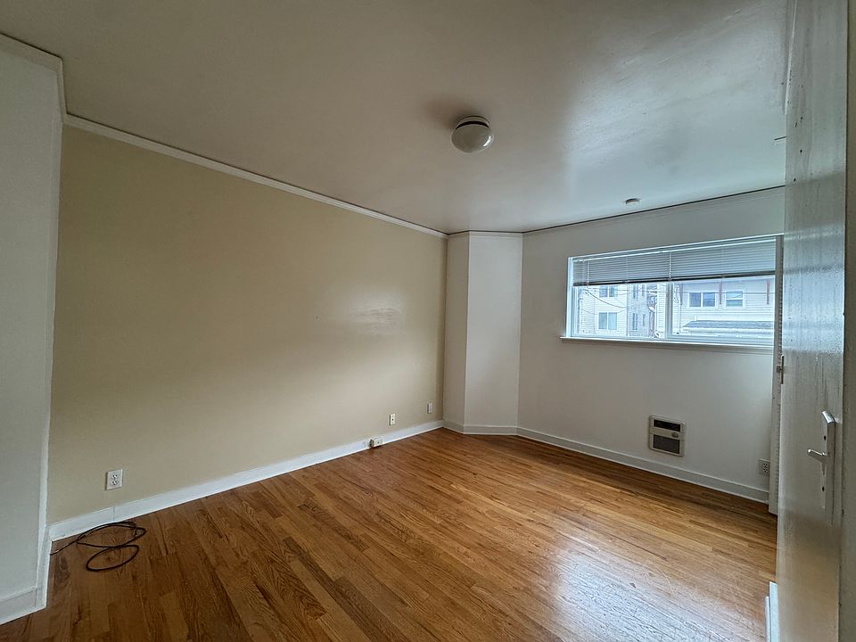 1st image of 4739 19th Ave NE APT C