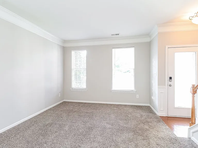 5721 Verrazano Dr — Photo 6