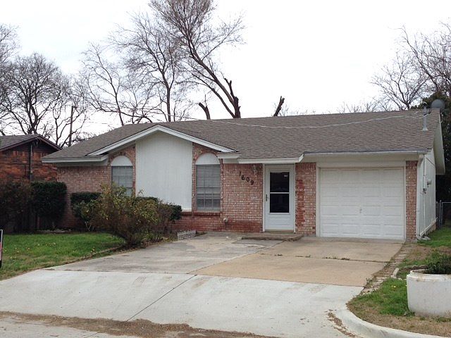 1st image of 1609 Lakeview Dr