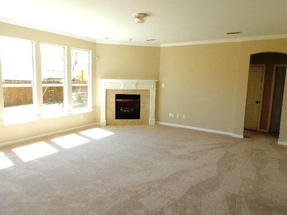 2nd image of 4832 Kingfisher Ln