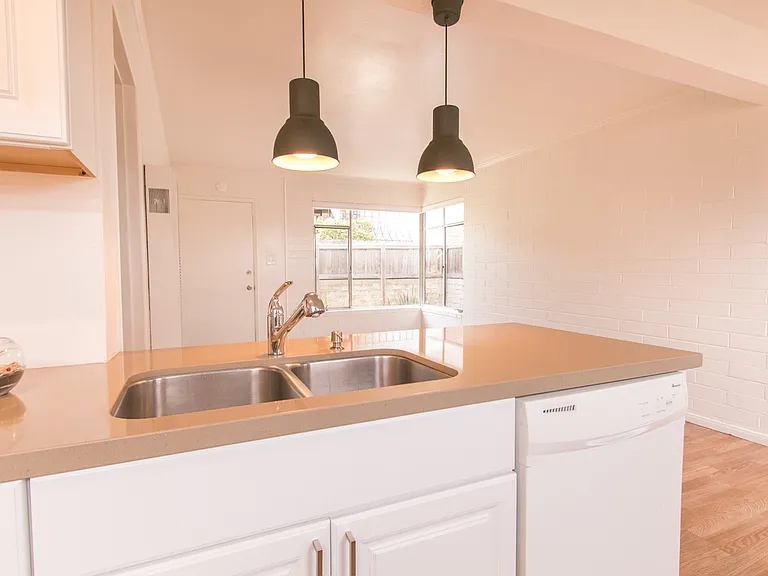 Charming 1br/1ba with Mid Century Touches in Ocean Beach/Point Loma — Photo 5