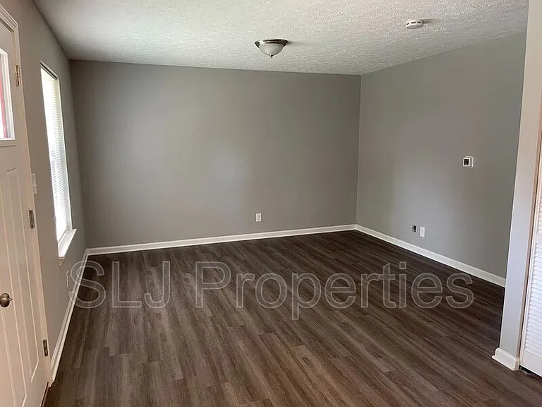 629 E Market St #1 — Photo 3