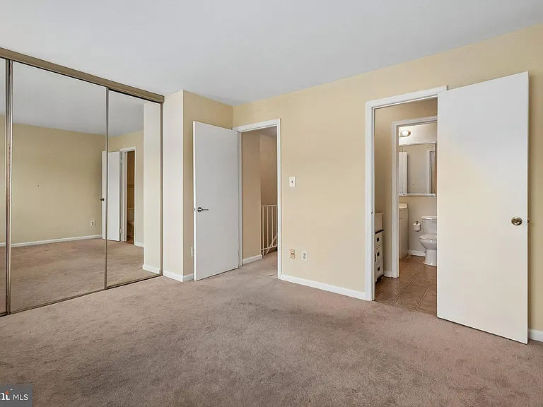 5515 Woodlawn Manor Ct — Photo 12