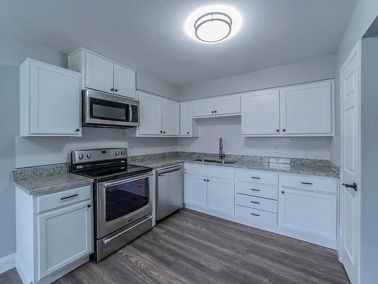 2717 Stonehaven Ct — Photo 9