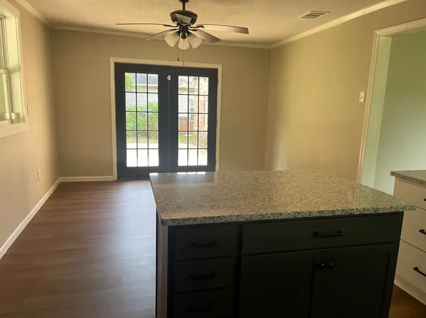 1523 N Englewood Ave, Tyler, TX 75702