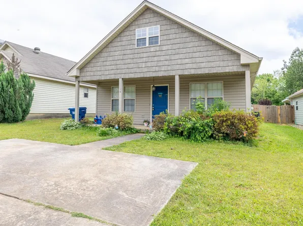 584 Fox Run Cir, Pell City, AL 35125