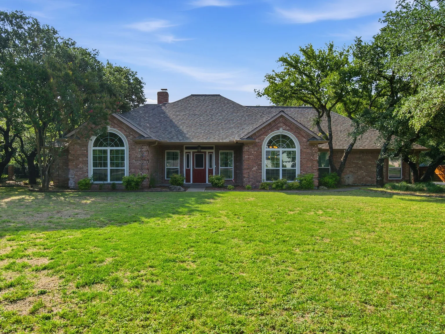 4 bed, 2.5 bath, 2683 sqft, $3,900 — Photo 2