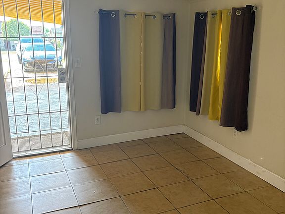 3rd image of 824 N California Ave #824