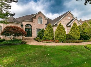 306 W Edinburgh Dr, Highland Heights, OH 44143