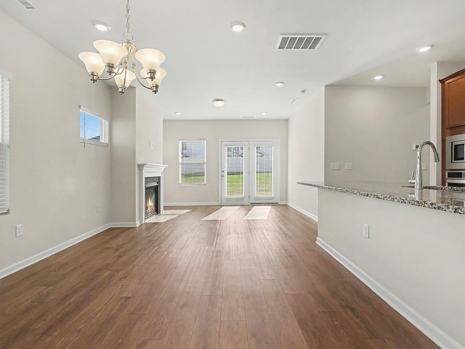 Studio, 3.0 bath, 2160 sqft, $2,500 — Photo 4