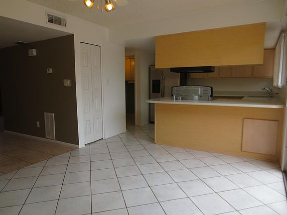 5th image of 3303 W Laurie Ln