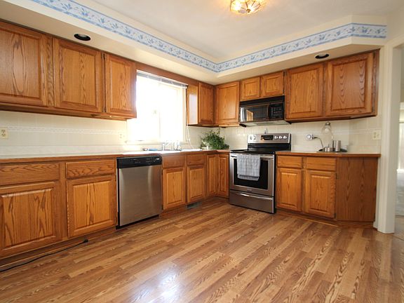 4th image of 699 N Cove Dr