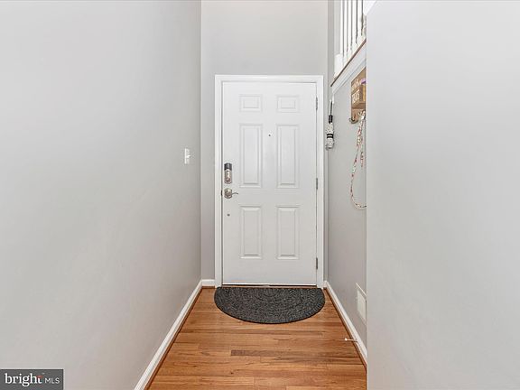3rd image of 725 Hidden Oak Ln