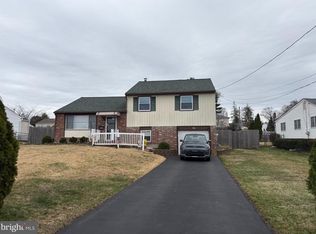 361 Valley Rd, Warminster, PA 18974
