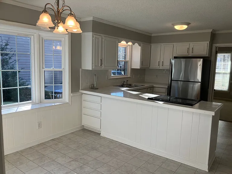 1018 Jefferson Rd — Photo 8