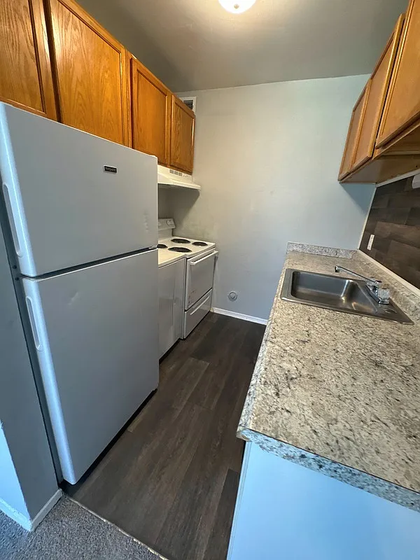 1229 Nelson St — Photo 3