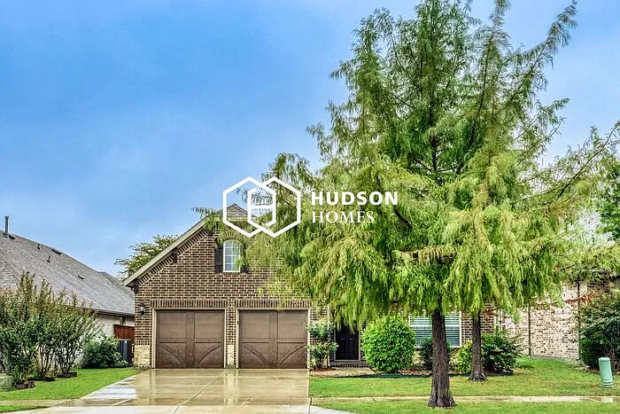 3 bed, 2.0 bath, 1990 sqft, $2,899 — Photo 1