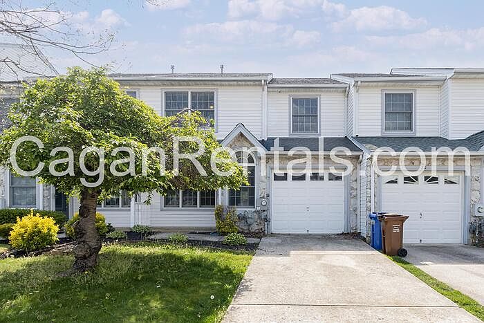 1st image of 32 Shady Brooke Ln