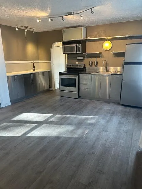 2 bed, 700 sqft, $1,595 — Photo 2