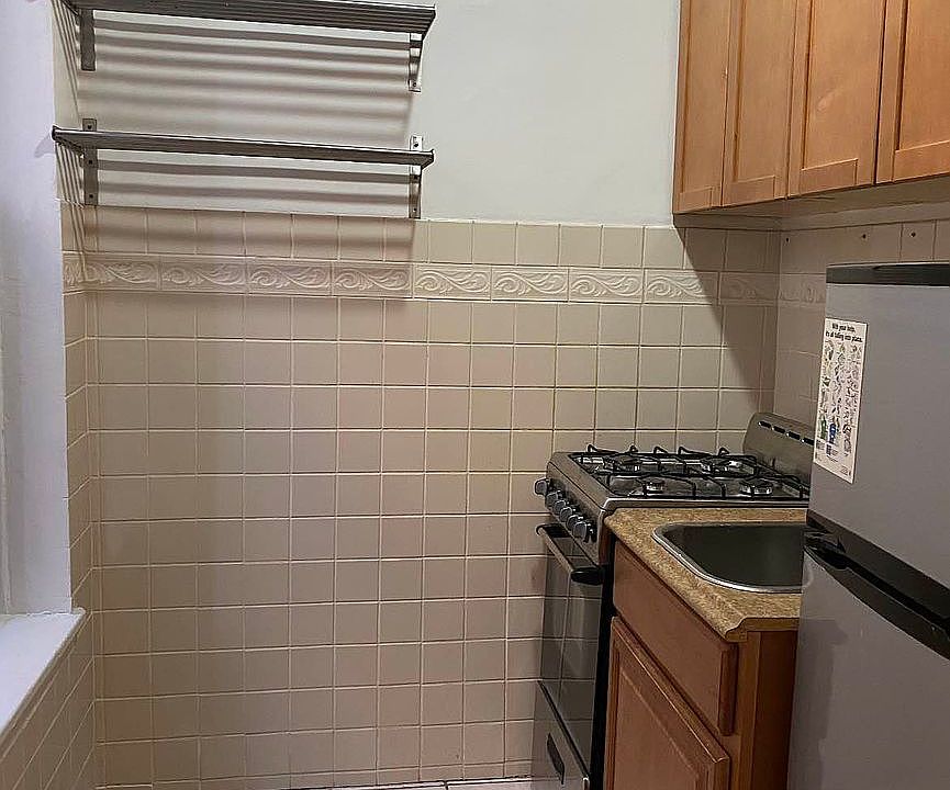 1st image of 245 E 81st St APT 3R