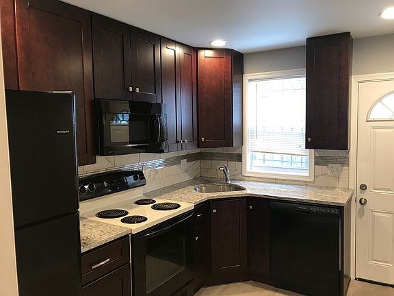 4th image of 3007 Agate St