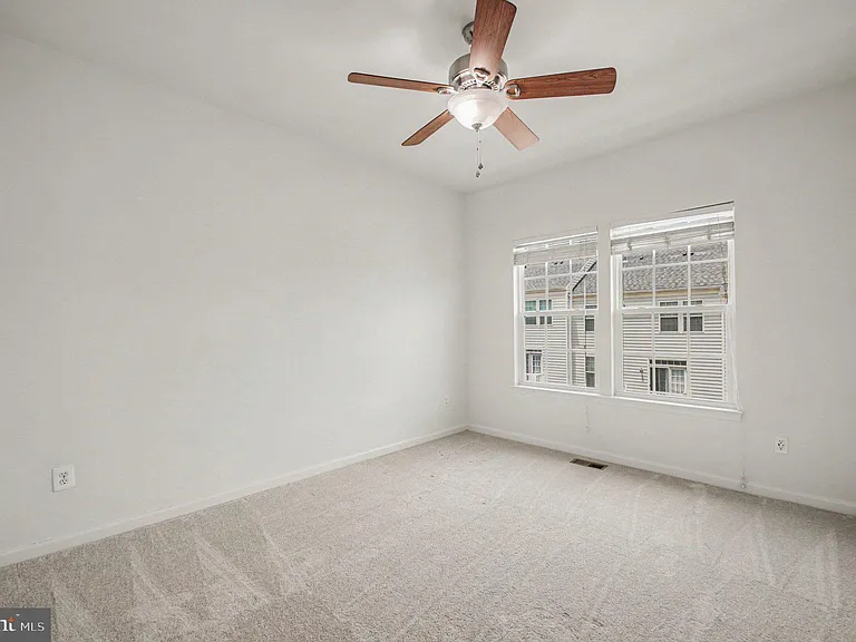 15131 Leicestershire St — Photo 16