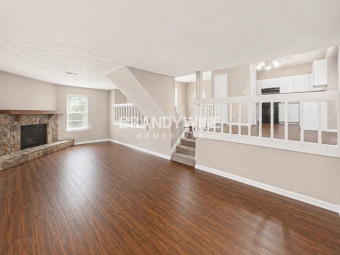 3 bed, 2.0 bath, 1440 sqft, $1,907 — Photo 4