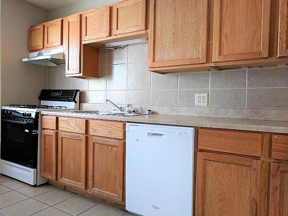 3rd image of 3534 Vinton St