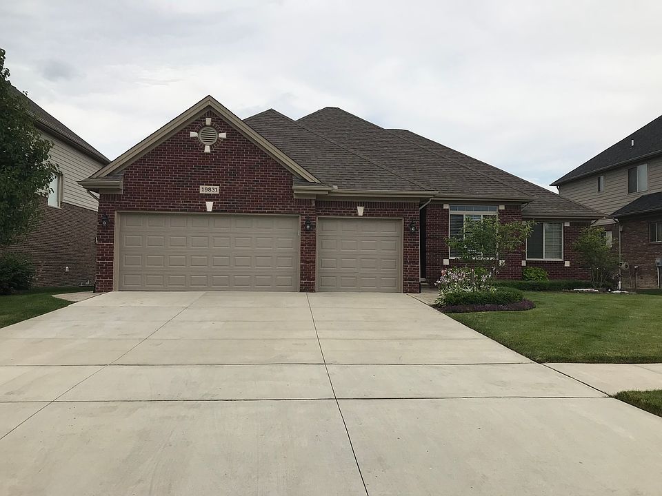 3 CAR GARAGE